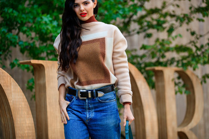 doina ciobanu, nude pullover, jacquard pullover, turtleneck pullover, black leather belt, cowboy belt, fashion week, frenchystyle, FW, jonathan paciullo, street style, SPRING SUMMER 2020, SS 20, PFW, PARIS, horizontal, atmosphere details, detail
