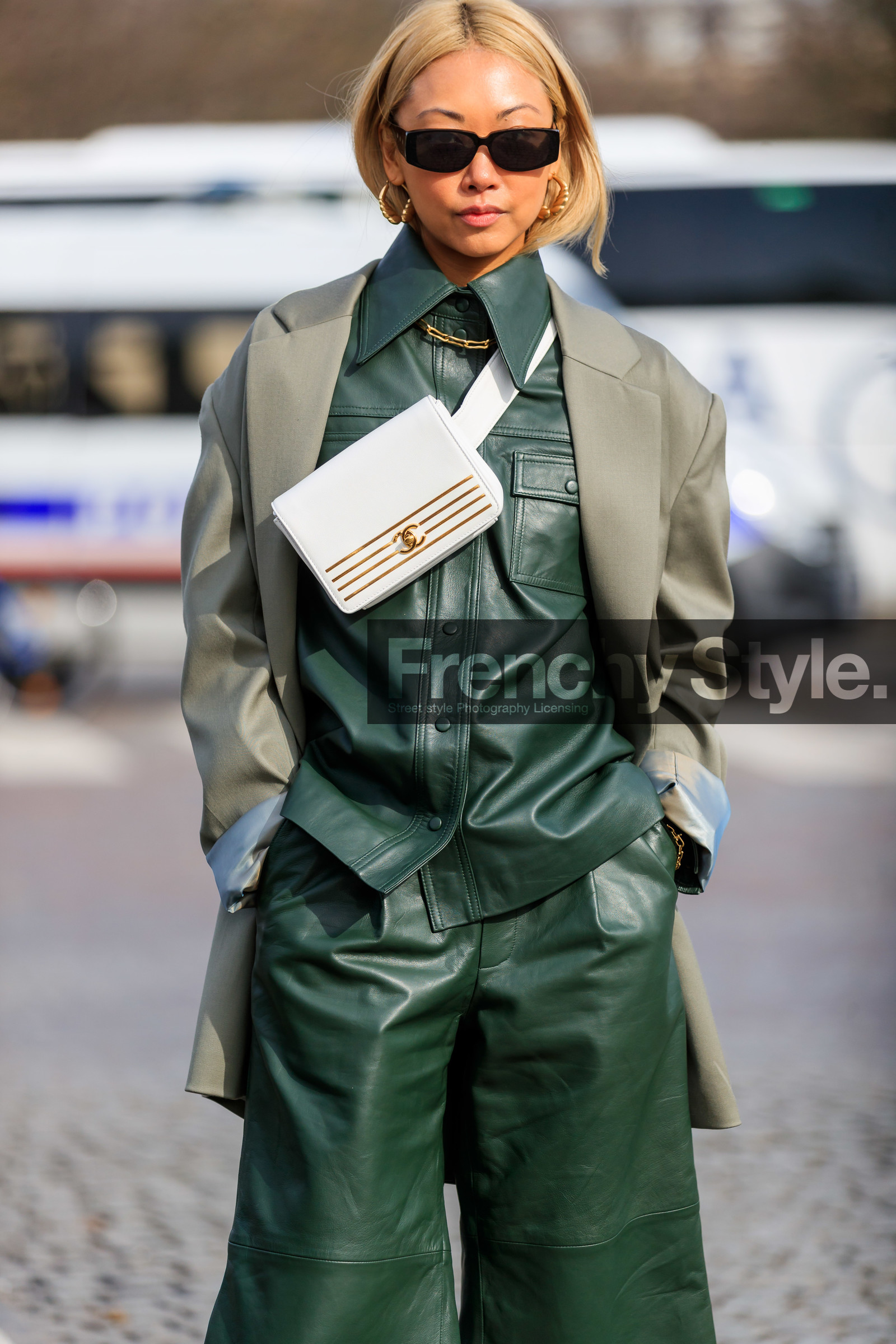 vanessa hong, green leather shirt, green leather pants, kaki jacket, white leather bag, white leather belt, belt bag, crossbody bag, striped bag, small sunglasses, black sunglasses, golden earrings, golden necklace, hoop earrings, big chain necklace, golden bag, green leather bermuda shorts, chanel bag, fashion week, frenchystyle, FW, jonathan paciullo, street style, PFW, PARIS, vertical, atmosphere details, detail