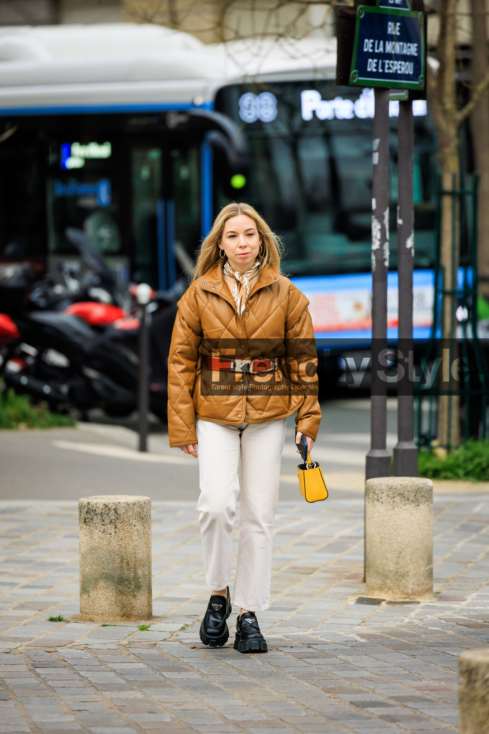 printed scarf, puffed jacket, brown jacket, camel coat, brown belt, leather belt, white pants, creole earrings, black derbies, prada shoes, black shoes, yellow bag, mini bag, street style, jonathan paciullo, FW, frenchystyle, fashion week, AUTUMN WINTER 2022-2023, FALL WINTER 2022_2023, FW 22-23, PFW, PARIS, full length, vertical