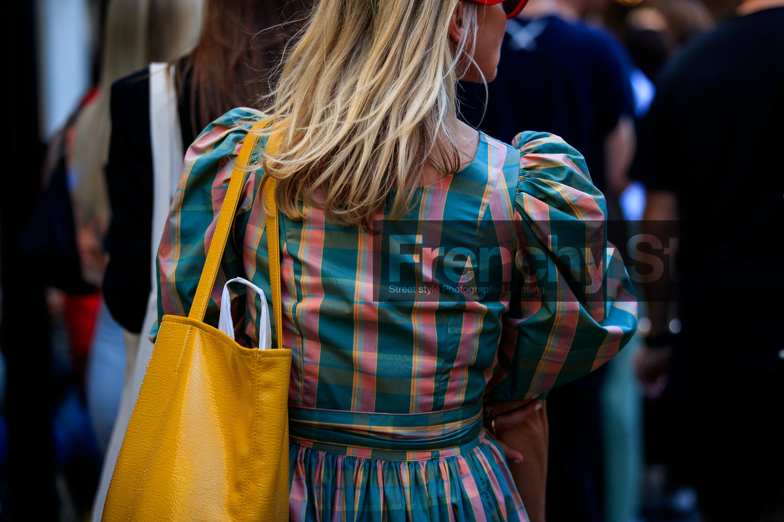 checked dress, plaid dress, balloon sleeves, yellow leather bag, shoulder bag, back details, fashion week, frenchystyle, FW, jonathan paciullo, street style, atmosphere details, horizontal, detail