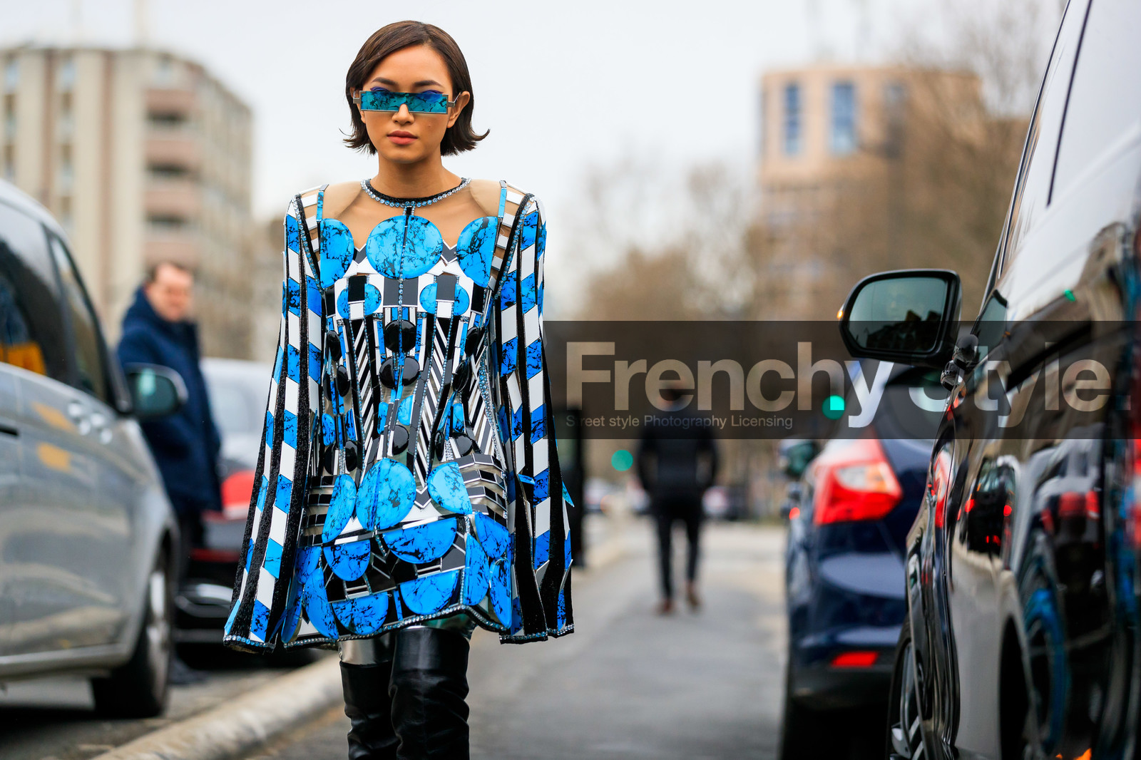 blue dress, blue sunglasses, white dress, black dress, sequins dress, pearl embroidered dress, mini dress, long sleeves dress, embroidered dress, sheer dress, striped dress, square shape glasses, mirror sunglasses, plastic dress, balmain dress, fashion week, frenchystyle, FW, jonathan paciullo, street style, PFW, PARIS, AUTUMN WINTER 2020-2021, FALL WINTER 2020-2021, FW 20-21, horizontal, detail, atmosphere details