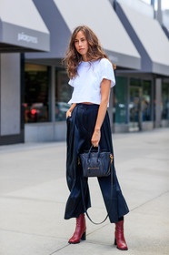 black bag, black pants, bordeaux, burgundy, céline, fashion week, frenchystyle, full length, FW, high heels, jonathan paciullo, leather bag, leather shoes, NEW YORK, NYFW, red boots, silk pants, SPRING SUMMER 2018, SS 18, street style, trousers, vertical, white t shirt