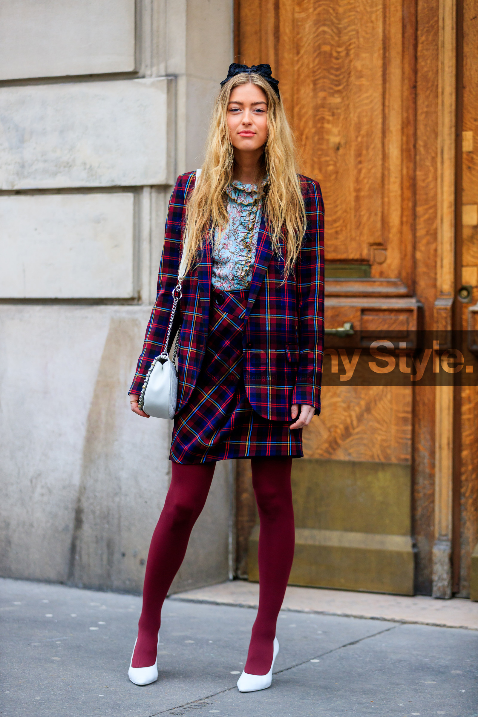 blazer, blue jacket, blue shirt, blue skirt, checked, graphic jacket, headband, high heels, leather bag, leather shoes, plaid, printed jacket, printed shirt, tartan, tights, white bag, white shoes, street style, jonathan paciullo, FW, frenchystyle, fashion week, PFW, PARIS, AUTUMN WINTER 2018-2019, FALL WINTER 2018-2019, FW 18-19, vertical, full length
