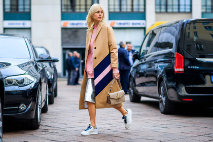 adidas, atmosphere details, AUTUMN WINTER 2017-2018, AW 17-18, beige bag, beige coat, FALL WINTER 2017-2018, fashion week, frenchystyle, full length, FW, FW 17-18, graphic coat, graphic jacket, horizontal, jonathan paciullo, jw anderson, leather bag, leather shoes, linda tol, MFW, MILAN, pink sweater, printed coat, printed jacket, shiny skirt, silver skirt, stan smith, street style, white sneakers