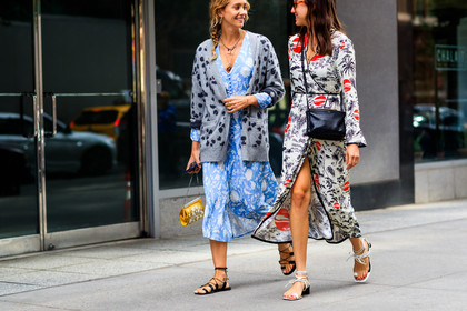 atmosphere details, black bag, black sandals, blue dress, detail, fashion week, floral, flowers, frenchystyle, FW, grey cardigan, horizontal, japanese print, jonathan paciullo, NEW YORK, NYFW, printed bag, printed dress, printed sweater, rings, SPRING SUMMER 2018, SS 18, street style, white dress, white sandals, yellow bag
