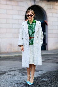 AUTUMN WINTER 2017-2018, AW 17-18, beige coat, beige fur, brown belt, FALL WINTER 2017-2018, fashion week, frenchystyle, full length, Fur coat, FW, FW 17-18, green sweater, high heels, jenny walton, jonathan paciullo, leather belt, leather shoes, MFW, MILAN, printed shoes, street style, sunglasses, turquoise, vertical, white, white coat, white fur, white shoes, white skirt