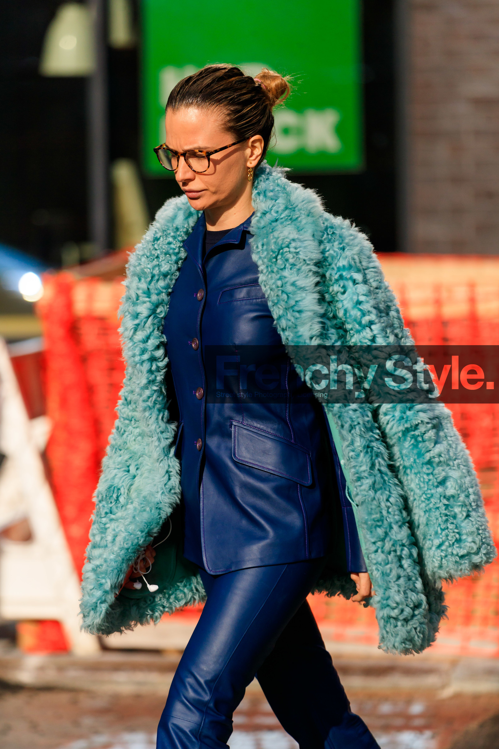 light blue coat, fur coat, navy blue leather jacket, navy blue leather pants, fashion week, frenchystyle, FW, jonathan paciullo, street style, NYFW, NEW YORK, AUTUMN WINTER 2020-2021, FALL WINTER 2020-2021, FW 20-21, vertical, detail, atmosphere details
