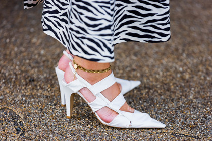 bracelet, slingback, pumps, heels, zebra, fashion week, frenchystyle, FW, jonathan paciullo, street style, SPRING SUMMER 2022, SS 22, LFW, LONDON, horizontal, atmosphere details, detail