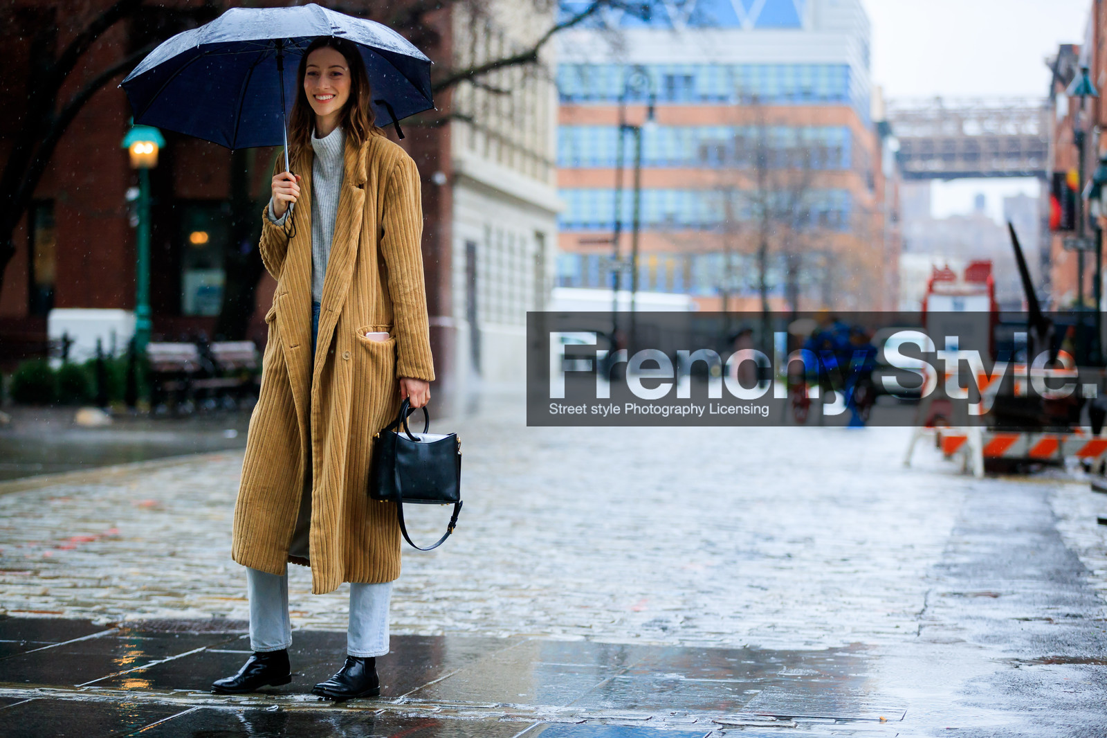 beige coat, black bag, black shoes, corduroy, grey sweater, leather bag, leather shoes, trousers, umbrella, street style, jonathan paciullo, FW, frenchystyle, fashion week, NYFW, NEW YORK, AUTUMN WINTER 2018-2019, AW 18-19, FALL WINTER 2018-2019, FW 18-19, atmosphere details, horizontal, full length, model, alana zimmer