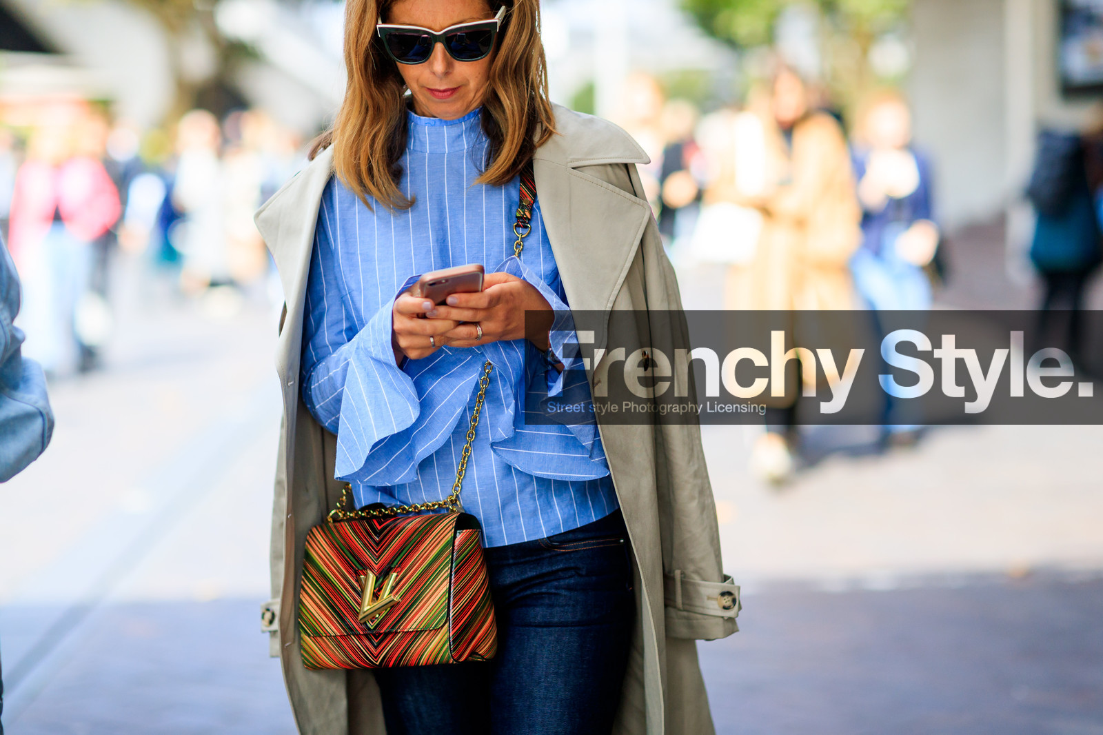 atmosphere details, beige coat, blue denim, blue shirt, denim pants, detail, fashion week, frenchystyle, FW, geometric, graphic bag, graphic shirt, horizontal, jeans, jonathan paciullo, leather bag, LFW, LONDON, louis vuitton, multicolor bag, over the shoulder, printed bag, printed shirt, SPRING SUMMER 2018, SS 18, street style, striped shirt, trench coat, trousers
