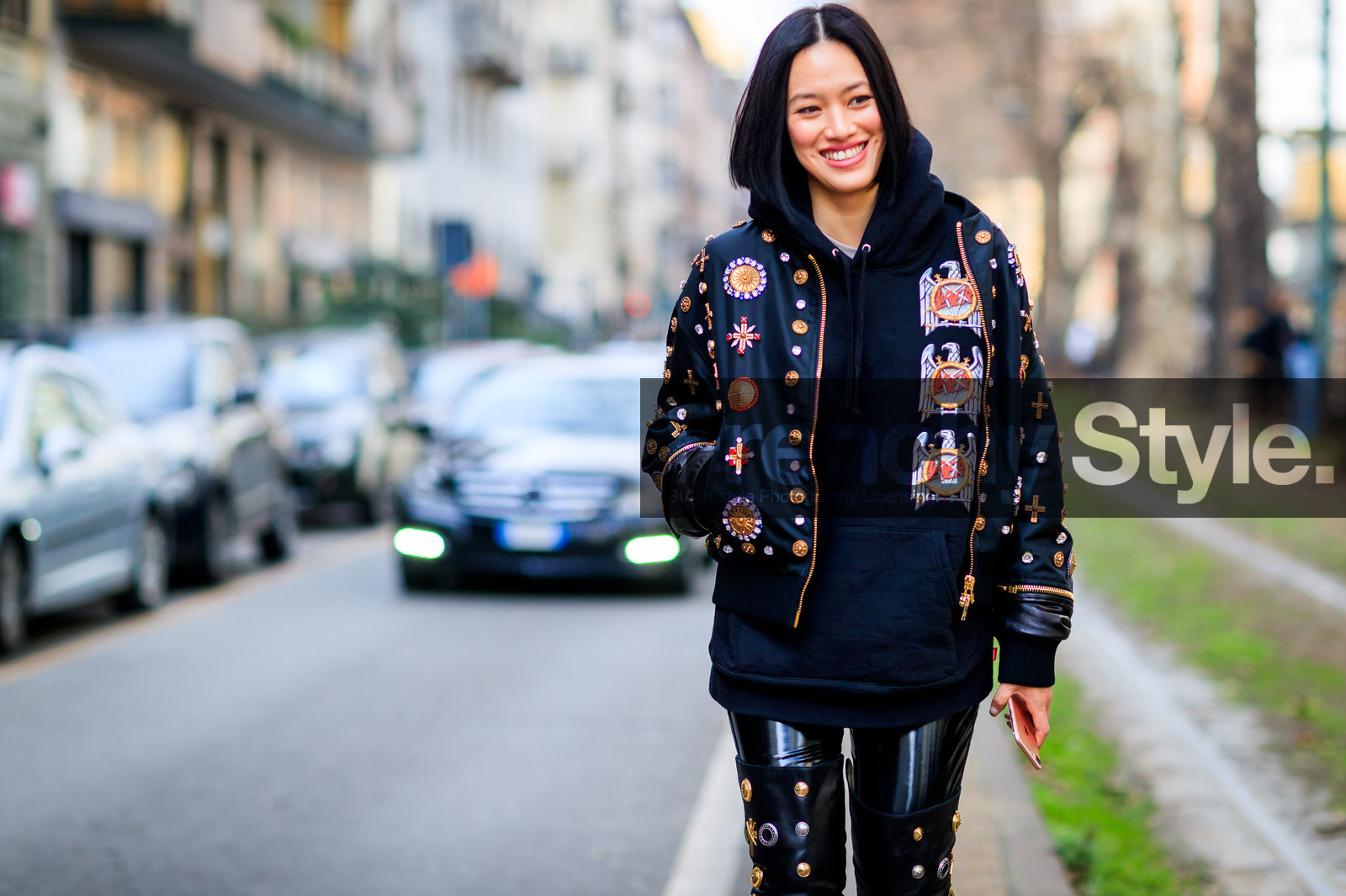 atmosphere details, AUTUMN WINTER 2017-2018, AW 17-18, black boots, black jacket, black pants, black sweater, detail, embroidered jacket, embroidered shoes, embroideries, FALL WINTER 2017-2018, fashion week, frenchystyle, FW, FW 17-18, graphic jacket, high boots, hoodie, horizontal, jonathan paciullo, leather jacket, leather pants, leather shoes, MFW, MILAN, printed jacket, street style, studs, Tiffany Hsu, varnished leather, vinyl