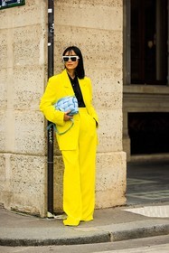 white sunglasses, yellow suit, black shirt, blue bag, bottega veneta bag, baggy pants, street style, jonathan paciullo, FW, frenchystyle, fashion week, AUTUMN WINTER 2022-2023, FALL WINTER 2022_2023, FW 22-23, PFW, PARIS, full length, vertical
