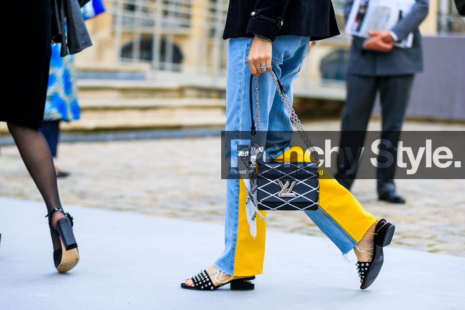 atmosphere details, black bag, black mules, black shoes, checked bag, detail, fashion week, frenchystyle, FW, graphic bag, horizontal, jonathan paciullo, leather bag, leather shoes, louis vuitton, PARIS, pearls, PFW, printed bag, printed pants, SPRING SUMMER 2018, SS 18, street style, striped bag, studs, trousers, white bandana