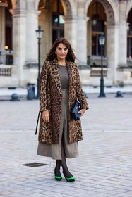 animal print, bag, beige coat, beige skirt, bicolor heels, black bag, black heels, brown coat, coat, green heels, heels, hermes bag, Laure Hériard-Dubreuil, leather bag, leopard coat, leopard print, midi skirt, plumetis tights, skirt, split, splited skirt, t-shirt, taupe t-shirt, fashion week, frenchystyle, FW, jonathan paciullo, street style, PFW, PARIS, SPRING SUMMER 2022, SS 22, vertical, full length