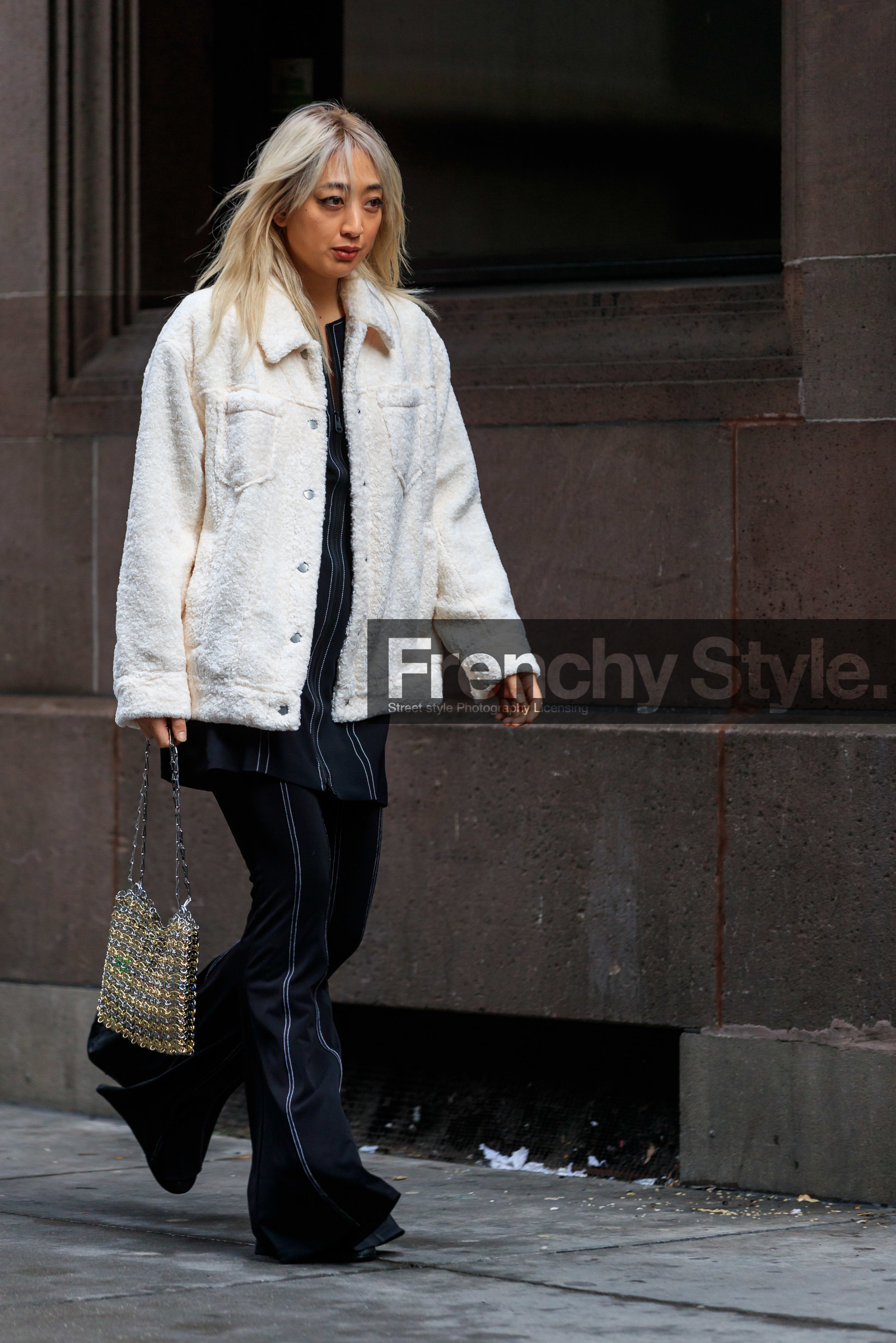 black shirt, black pants, white jacket, fur jacket, zipped shirt, flare pants, metalic bag, metal bag, silvered bag, golden bag, paco rabanne bag, fashion week, frenchystyle, FW, jonathan paciullo, street style, AUTUMN WINTER 2020-2021, FALL WINTER 2020-2021, FW 20-21, vertical, full length, NYFW, NEW YORK