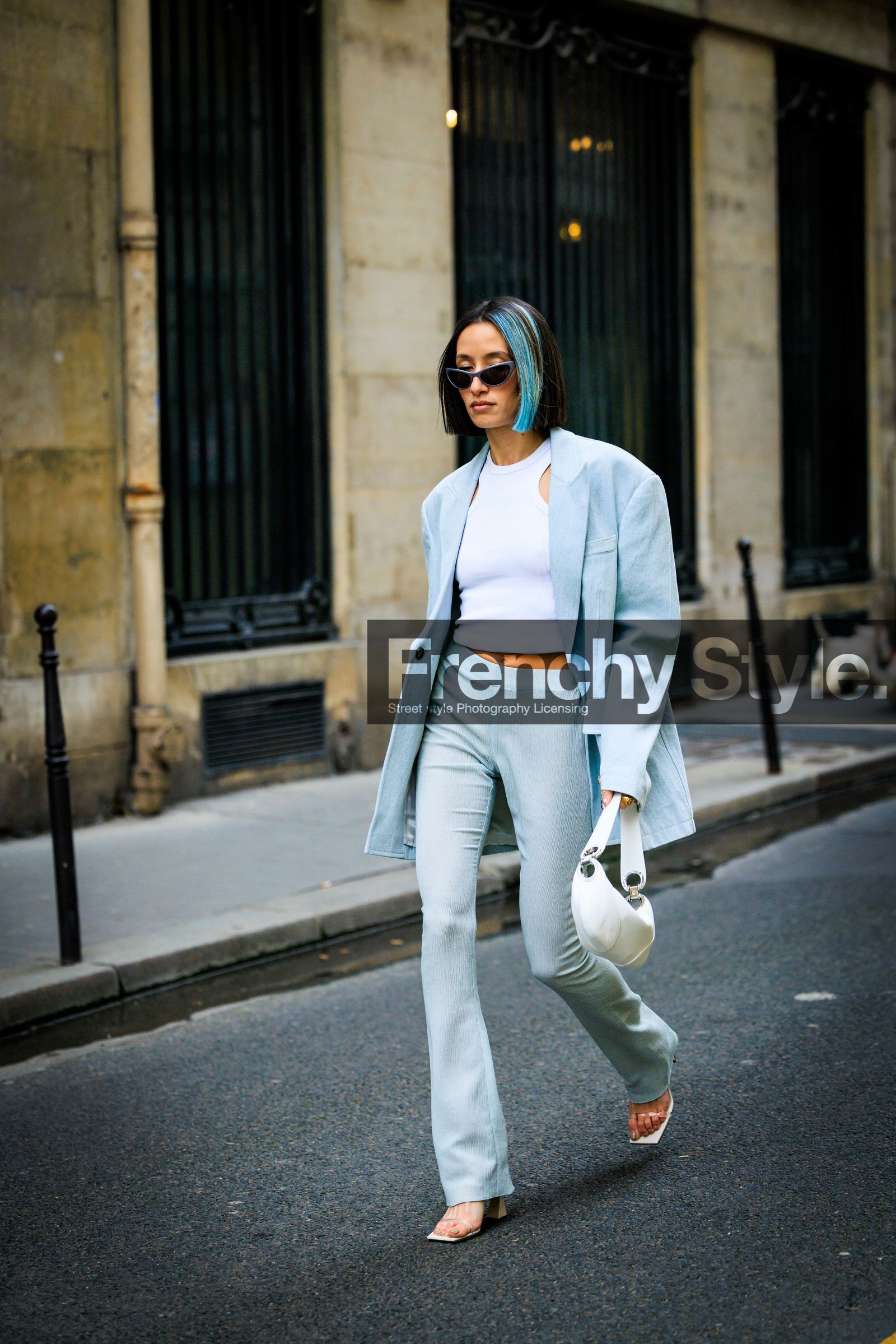 dyed hair, blue hair, black sunglasses, pastel blue blazer, pastel blue trousers, flared trousers, white tanktop, white handbag, white sandals, alexandra guerain, fashion week, frenchystyle, FW, jonathan paciullo, street style, AUTUMN WINTER 2022-2023, FALL WINTER 2022_2023, FW 22-23, PFW, PARIS, vertical, full length