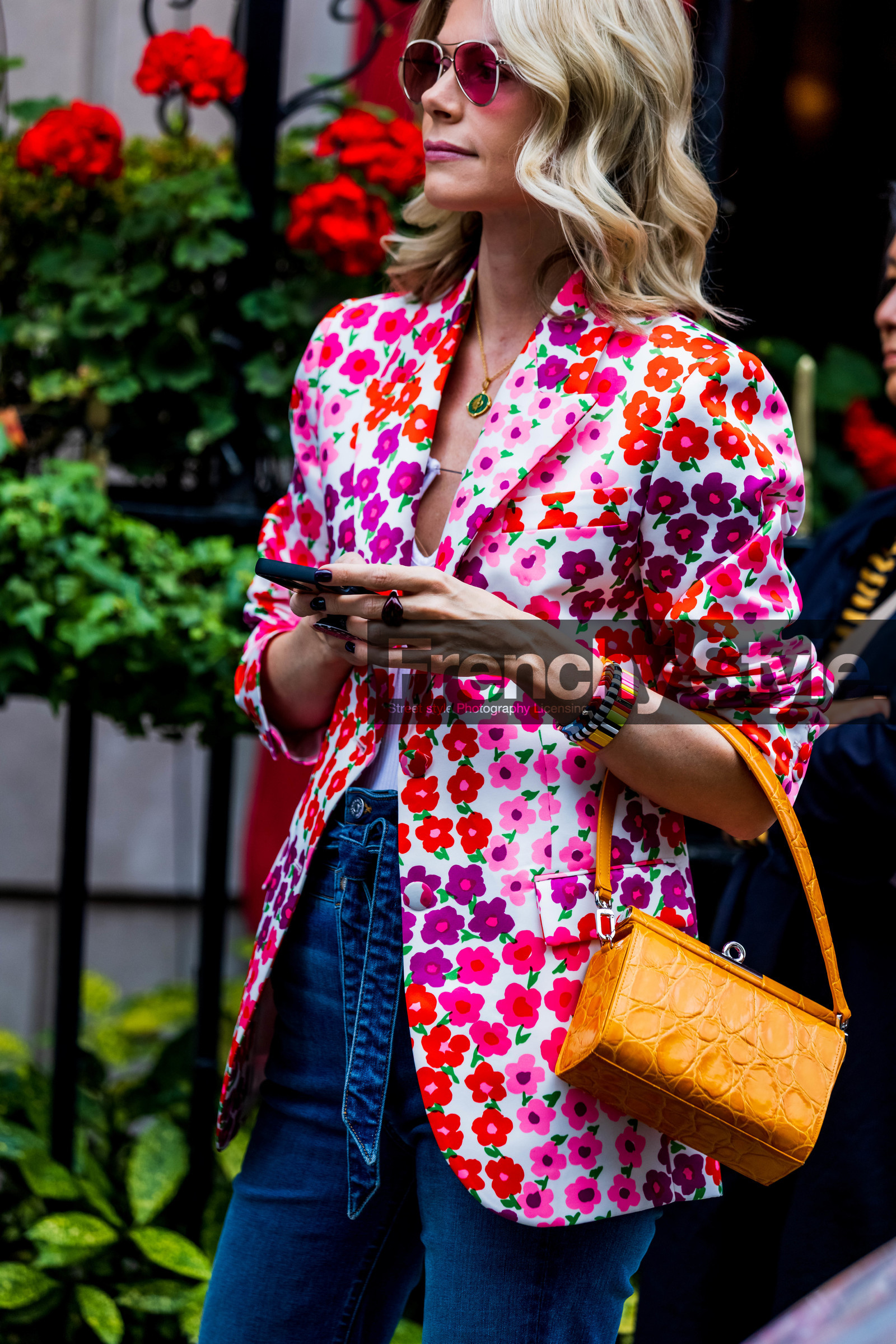 sunglasses, flower print, flowers, blazer, handbag, yellow, denim, jeans, fashion week, frenchystyle, FW, jonathan paciullo, street style, SS 22, SPRING SUMMER 2022, LFW, LONDON, vertical, atmosphere details, detail