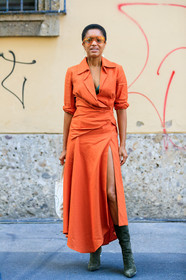 green boots, high heels, leather shoes, orange dress, short hair, sunglasses, tamu mcpherson, tote bag, street style, jonathan paciullo, FW, frenchystyle, fashion week, MFW, MILAN, SPRING SUMMER 2019, SS 19, vertical, full length