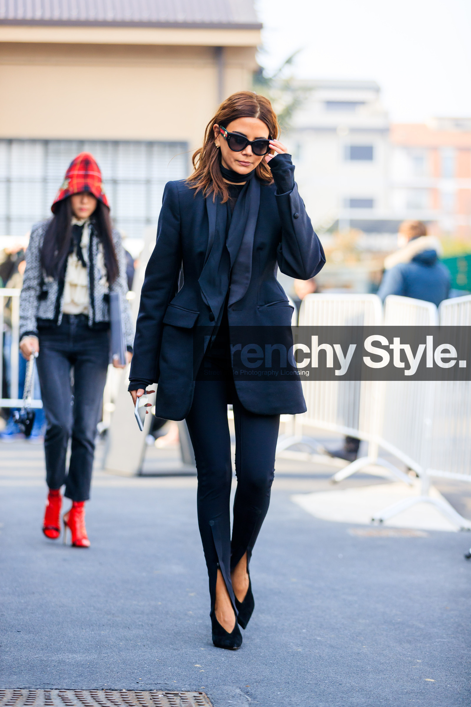 AUTUMN WINTER 2017-2018, AW 17-18, black jacket, black pants, black scarf, black shoes, blazer, Christine Centenera, FALL WINTER 2017-2018, fashion week, frenchystyle, full length, FW, FW 17-18, gucci, high heels, jonathan paciullo, leather shoes, MFW, MILAN, street style, sunglasses, tone on tone, total look black, trousers, vertical