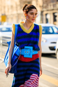 big belt, blue belt, sleeveless vest, knitted top, striped vest, multicolor knitted top, multicolor skirt, striped midi skirt, blue totebag, flower earrings, close up, fashion week, frenchystyle, FW, jonathan paciullo, street style, MFW, MILAN, FALL WINTER 2022_2023, AUTUMN WINTER 2022-2023, FW 22-23, vertical, atmosphere details