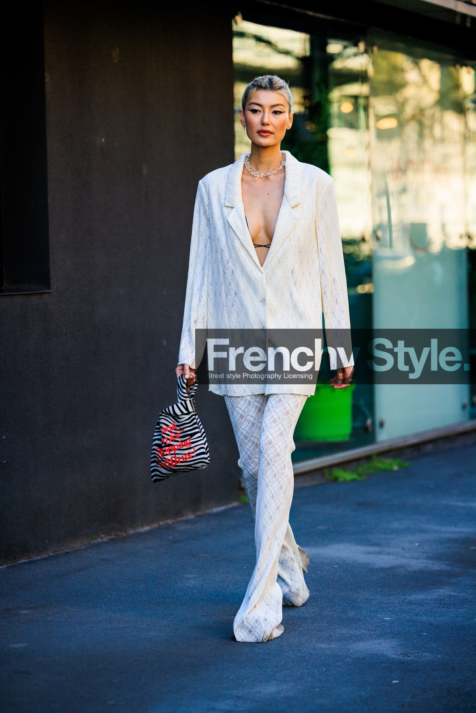 total white look, knitwear, knitted pants, knitted blazer, stripes bag, white and black bag, printed bag, transparent necklace, amalie gassmann, fashion week, frenchystyle, FW, jonathan paciullo, street style, vertical, full length