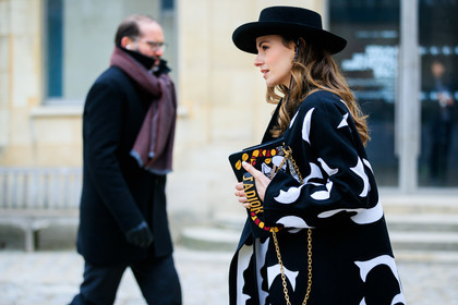 black and white, black bag, black hat, christian dior, graphic bag, graphic jacket, leather bag, multicolor bag, printed bag, printed jacket, red, yellow, fashion week, frenchystyle, FW, jonathan paciullo, street style, PFW, PARIS, AUTUMN WINTER 2018-2019, FALL WINTER 2018-2019, FW 18-19, horizontal, atmosphere details