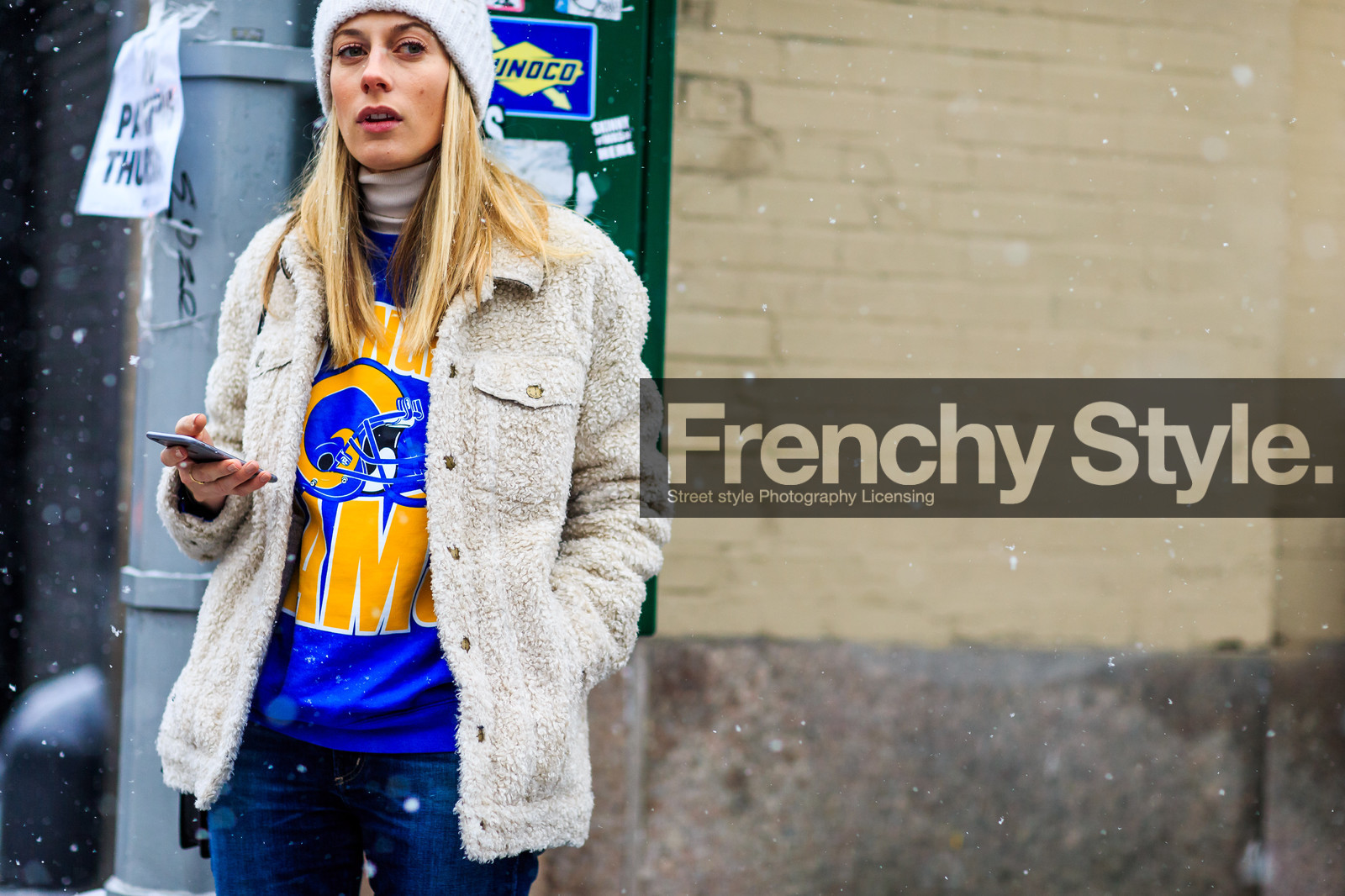 american, atmosphere details, AUTUMN WINTER 2016-2017, AW 16-17, baseball, beige, blue, blue sweater, detail, fashion week, frenchystyle, fur jacket, FW, FW 16-17, horizontal, jonathan paciullo, NEW YORK, NYFW, printed sweater, sportswear, street style, streetwear, white, white beanie, white fur, white jacket, woman, yellow