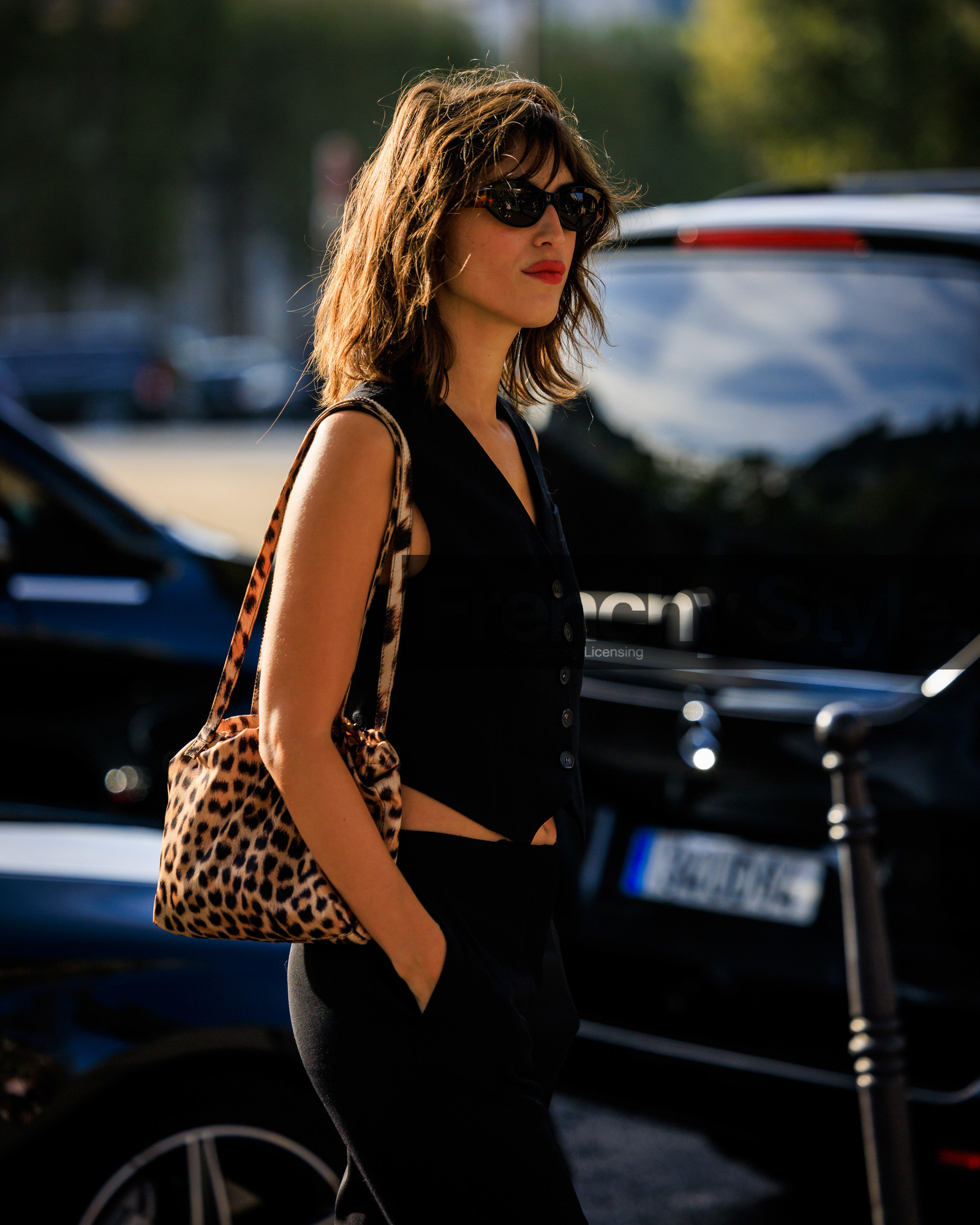 PARIS, PFW, fashion week, frenchystyle, FW, jonathan paciullo, street style, SPRING SUMMER 2024, SS 24, vertical, atmosphere details, detail