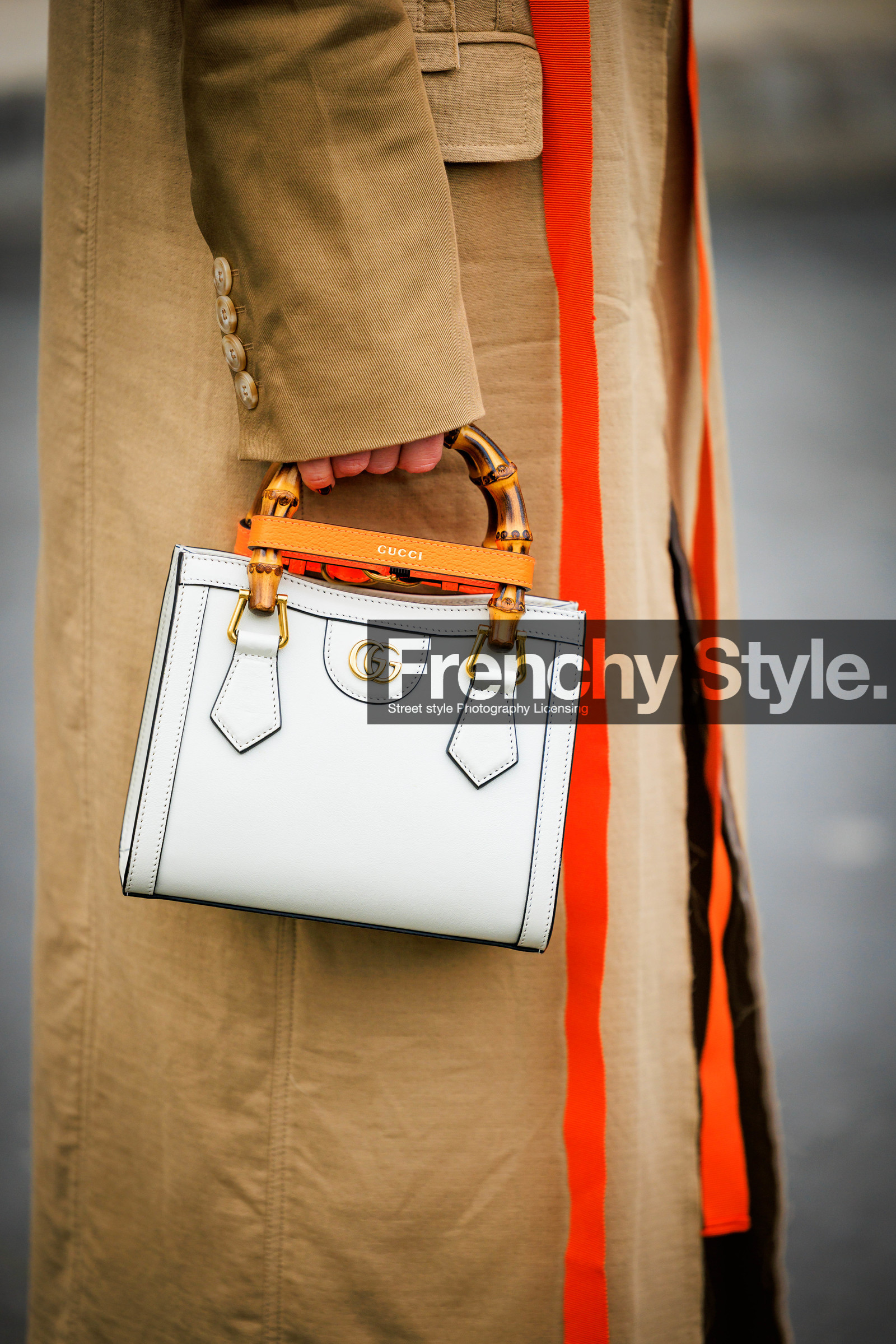 gucci handbag, white handbag, bamboo bag, white handbag, leather bag, details, beige trench, alice & j.s, alice barbier, fashion week, frenchystyle, FW, jonathan paciullo, street style, AUTUMN WINTER 2022-2023, FALL WINTER 2022_2023, FW 22-23, PFW, PARIS, vertical, detail