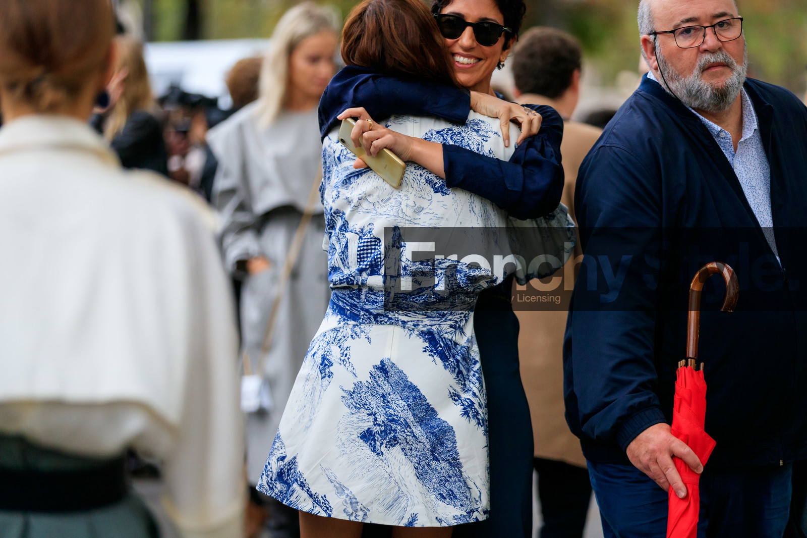 Christine Centenera, white dress, blue dress, printed dress, mini dress, long sleeves dress, back details, chloe dress, fashion week, frenchystyle, FW, jonathan paciullo, street style, SPRING SUMMER 2020, SS 20, PFW, PARIS, horizontal, atmosphere details, detail