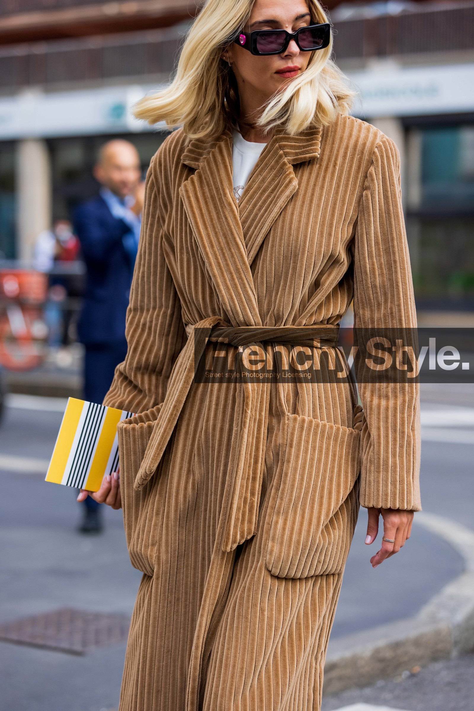 beige coat, Candela Novembre, coat, long coat, sunglasses, velvet coat, belted coat, fashion week, frenchystyle, FW, jonathan paciullo, street style, MFW, MILAN, SPRING SUMMER 2022, SS 22, vertical, atmosphere details, detail