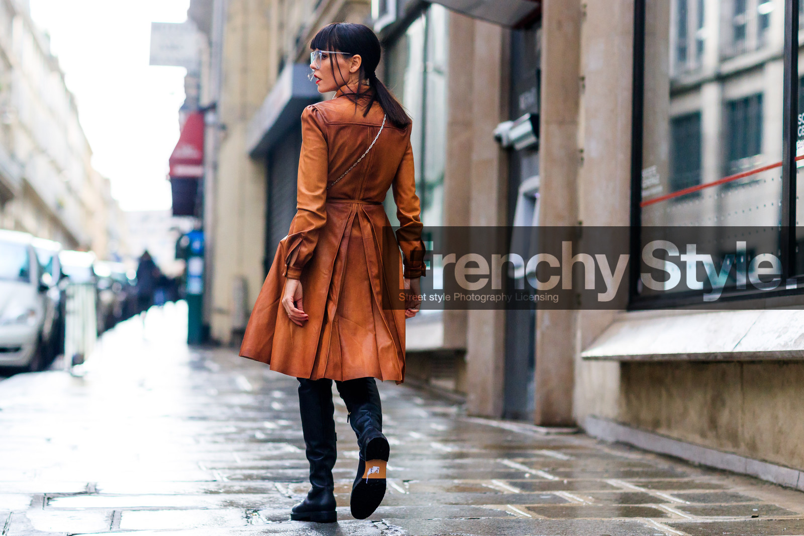 atmosphere details, AUTUMN WINTER 2017-2018, AW 17-18, black shoes, brown coat, evangelie smyrniotaki, FALL WINTER 2017-2018, fashion week, frenchystyle, full length, FW, FW 17-18, high boots, horizontal, jonathan paciullo, leather bag, leather coat, leather shoes, mini bag, PARIS, PFW, street style, sunglasses, trench coat, white bag