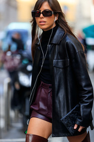 nina urgell cloquell, black leather jacket, black leather shirt, black leather clutch, black pullover, burgundy leather shorts, turtleneck pullover, airpod, loewe sunglasses, close up detail, etro clutch, fashion week, frenchystyle, FW, jonathan paciullo, street style, MFW, MILAN, AUTUMN WINTER 2020-2021, FALL WINTER 2020-2021, FW 20-21, vertical, atmosphere details, detail