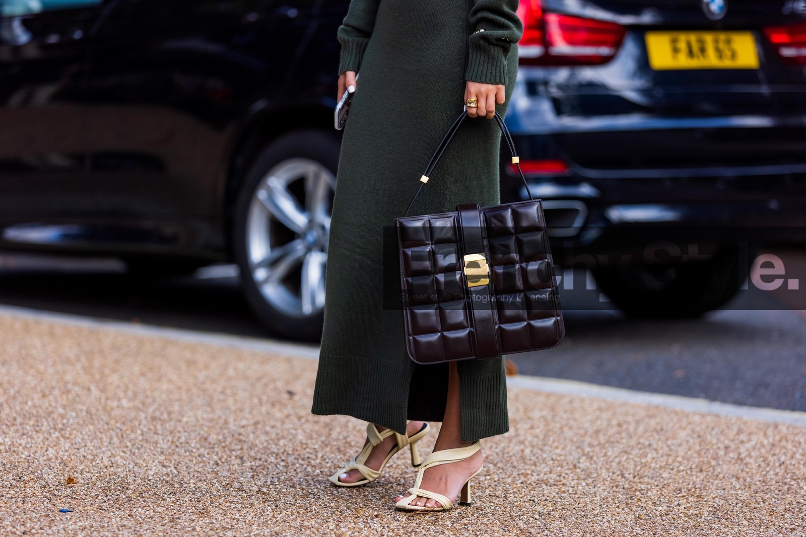 handbag, green, long dress, heels, heeled sandals, white, beige, fashion week, frenchystyle, FW, jonathan paciullo, street style, SPRING SUMMER 2022, SS 22, LFW, LONDON, horizontal, full length, atmosphere details