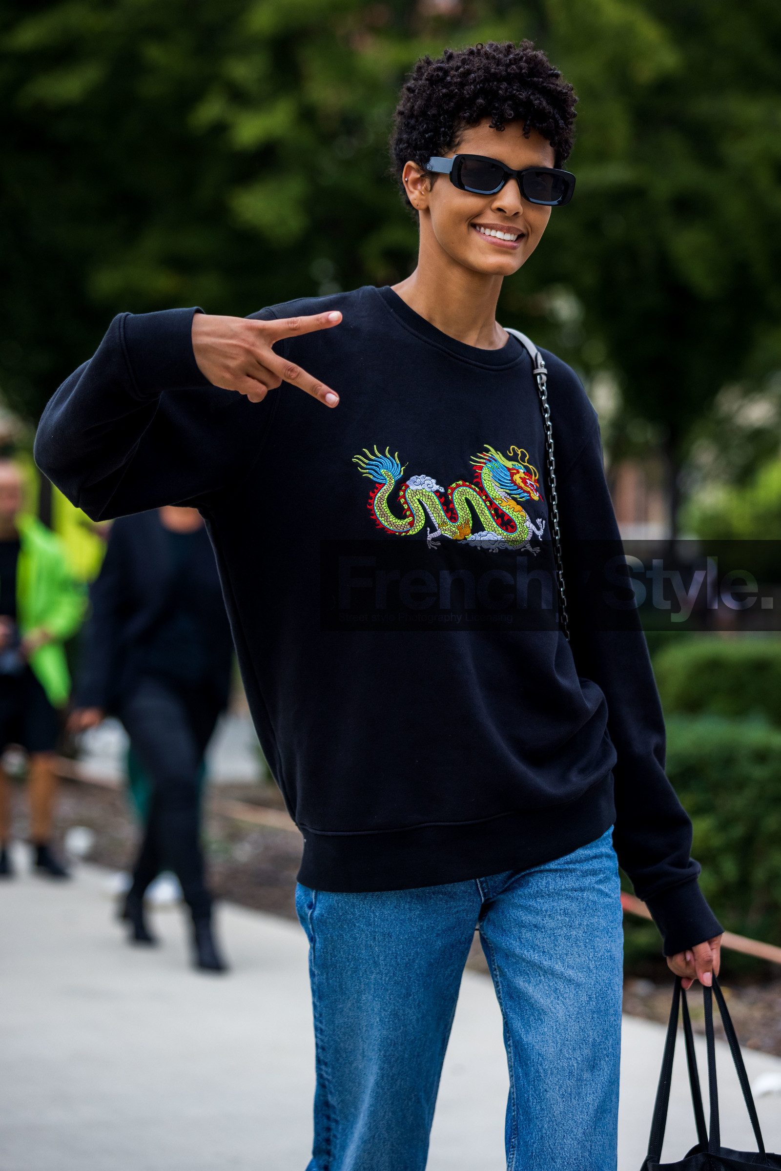 black sunglasses, black sweatshirt, denim, jean, print, printed sweatshirt, sunglasses, sweatshirt, fashion week, frenchystyle, FW, jonathan paciullo, street style, SPRING SUMMER 2022, SS 22, MFW, MILAN, vertical, atmosphere details