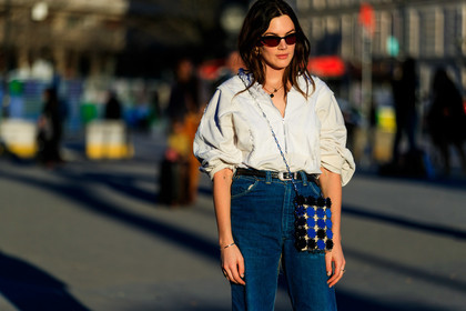black bag, black belt, blue denim, denim pants, graphic bag, jeans, leather bag, leather belt, madelynn furlong, sunglasses, trousers, white shirt, PARIS, PFW, street style, jonathan paciullo, FW, frenchystyle, fashion week, AUTUMN WINTER 2019-2020, AW 19-20, FALL WINTER 2019-2020, FW 19-20, horizontal, atmosphere details, detail
