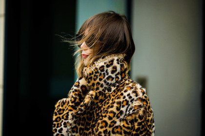 wind, close up, animal print coat, leopard print coat, black sunglasses, fashion week, frenchystyle, FW, jonathan paciullo, street style, PARIS, PFW, SPRING SUMMER 2022, SS 22, atmosphere details, detail, horizontal