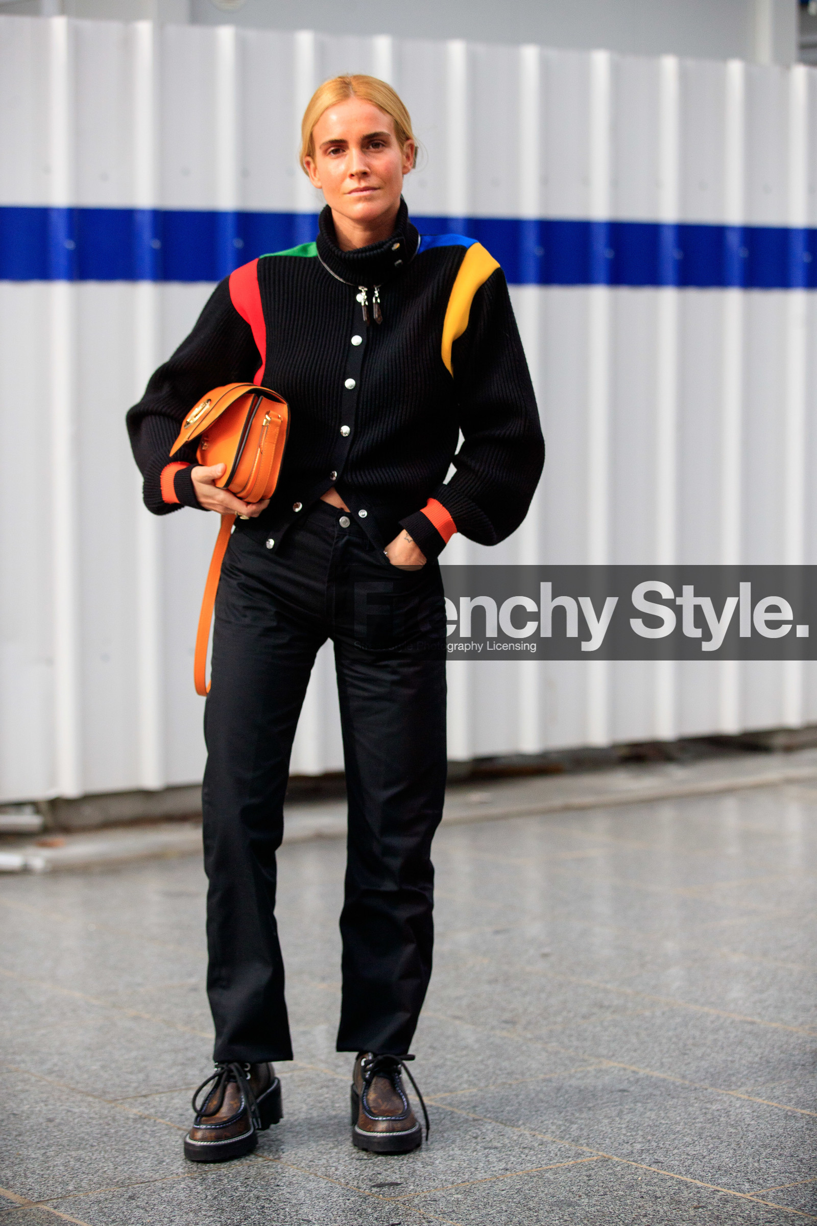 blanca miro scrimieri, black cardigan, black pullover, green pullover, green cardigan, red cardigan, red pullover, yellow pullover, yellow cardigan, multicolor cardigan, multicolor pullover, zipped cardigan, zipped pullover, orange leather bag, black pants, brown leather derbies, monogrammed shoes, louis vuitton bag, louis vuitton cardigan, louis vuitton pullover, louis vuitton shoes, louis vuitton total look, PARIS, PFW, fashion week, frenchystyle, FW, jonathan paciullo, street style, SPRING SUMMER 2021, SS 21, vertical, full length