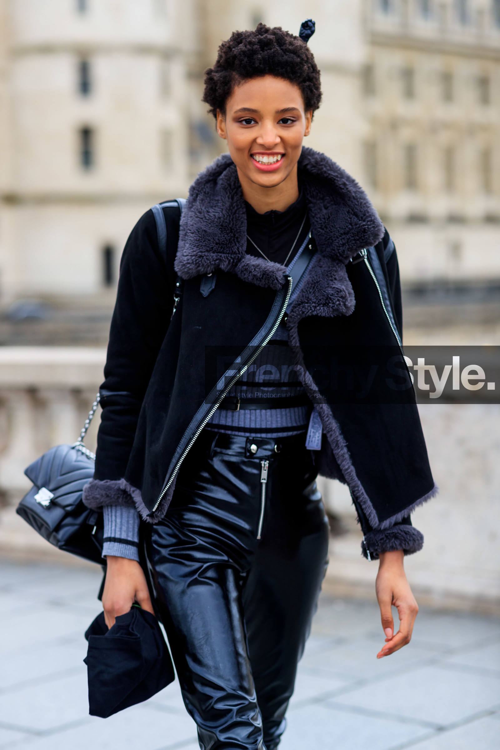 model, black perfecto, black suede perfecto, fur perfecto, black vinyl pants, grey pullover, tight pants, zipped pants, fashion week, frenchystyle, FW, jonathan paciullo, street style, PFW, PARIS, AUTUMN WINTER 2020-2021, FALL WINTER 2020-2021, FW 20-21, vertical, atmosphere details, detail