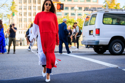 atmosphere details, fashion week, frenchystyle, full length, FW, high heels, horizontal, jonathan paciullo, leather shoes, nausheen shah, NEW YORK, NYFW, pleated dress, printed dress, red dress, SPRING SUMMER 2018, SS 18, street style, sunglasses, white shoes