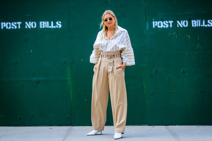 atmosphere details, beige pants, beige shirt, carola bernard, danielle bernstein, fashion week, frenchystyle, full length, FW, graphic shirt, high heels, high waist, horizontal, jonathan paciullo, leather shoes, mules, NEW YORK, NYFW, printed shirt, SPRING SUMMER 2018, SS 18, street style, striped shirt, stripes, sunglasses, trousers, white shoes, wide pants