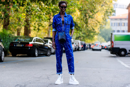 black bag, black bra, blue denim, denim jumpsuit, jil sander, leather bag, leather shoes, model, printed jumpsuit, puma, sunglasses, trousers, white sneakers, street style, jonathan paciullo, FW, frenchystyle, fashion week, MFW, MILAN, SPRING SUMMER 2019, SS 19, atmosphere details, horizontal, full length