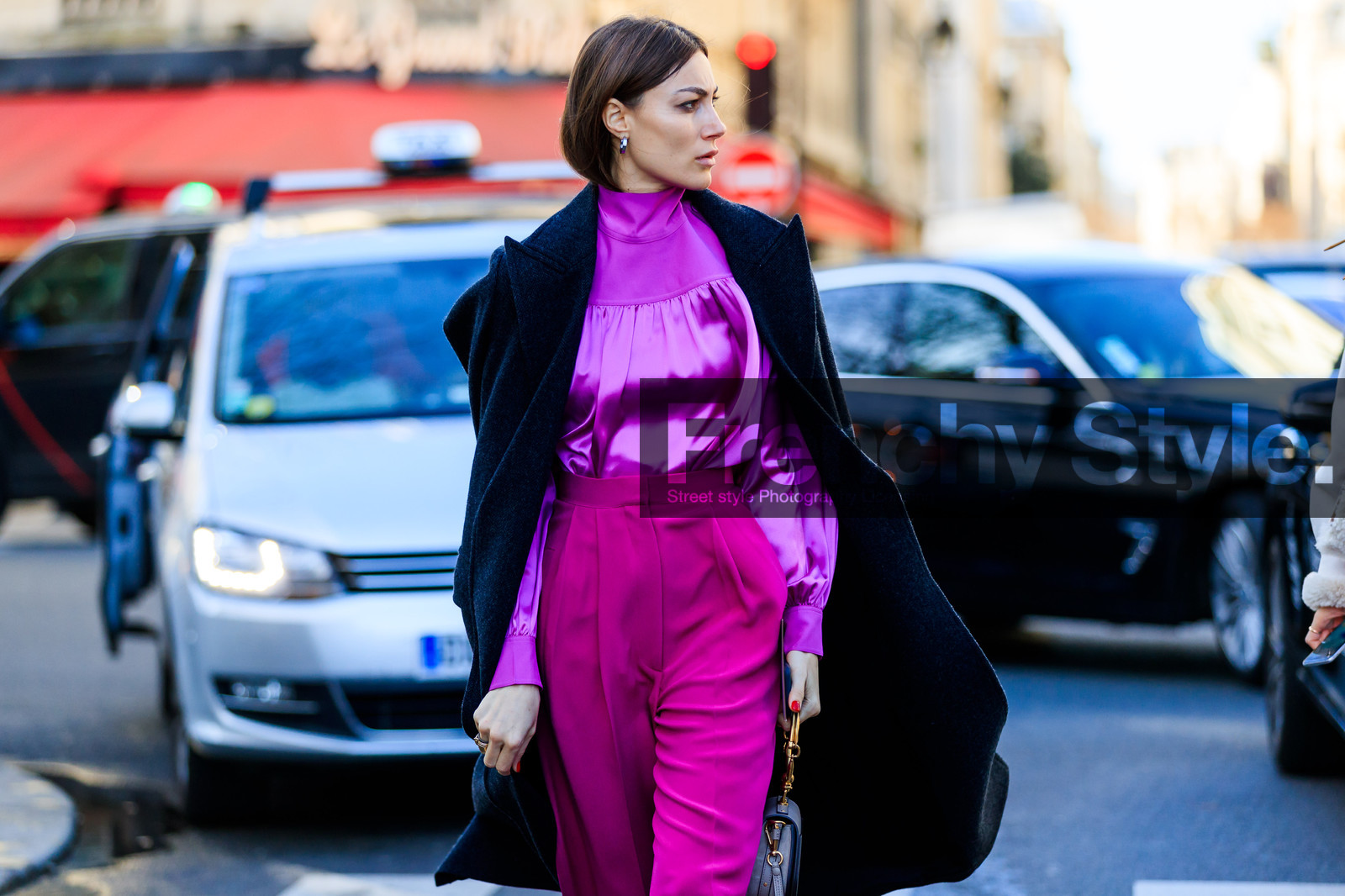 atmosphere details, AUTUMN WINTER 2017-2018, AW 17-18, black coat, detail, FALL WINTER 2017-2018, fashion week, frenchystyle, FW, FW 17-18, giorgia tordini, horizontal, jonathan paciullo, over the shoulder, PARIS, PFW, pink pants, pink shirt, street style, trousers