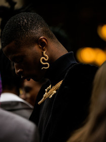 close up, jewelry, snaker earring, golden earring, golden necklace, croco necklace, fashion week, frenchystyle, FW, jonathan paciullo, street style, AUTUMN WINTER 2022-2023, FALL WINTER 2022_2023, FW 22-23, PFW, PARIS, vertical, detail