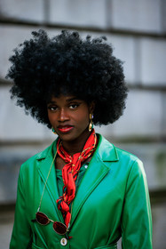big earrings, golden earrings, printed scarf afro hair, red scarf, green trench coat, long trench, red sunglasses, street style, jonathan paciullo, FW, frenchystyle, fashion week, AUTUMN WINTER 2022-2023, FALL WINTER 2022_2023, FW 22-23, PARIS, PFW, vertical, detail