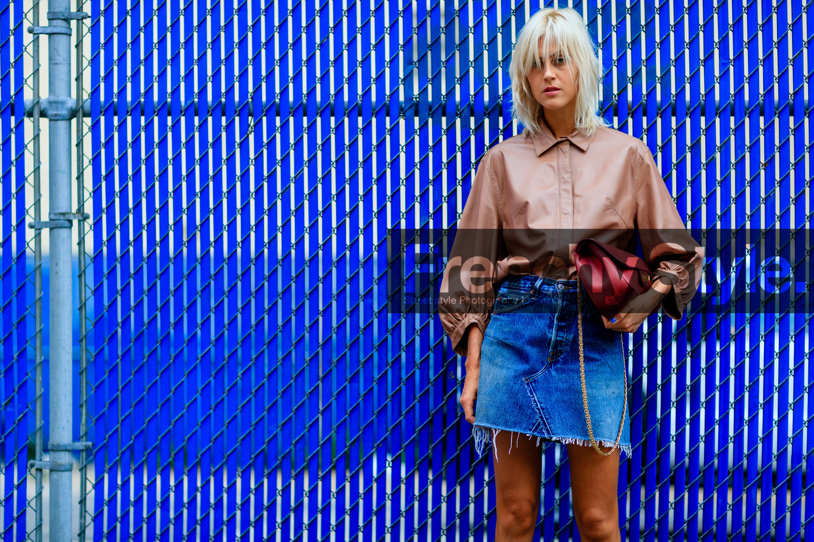 atmosphere details, beige shirt, blue denim, denim skirt, detail, fashion week, frenchystyle, FW, horizontal, jonathan paciullo, leather bag, leather shirt, linda tol, NEW YORK, NYFW, pink shirt, red bag, SPRING SUMMER 2017, SS 17, street style, woman