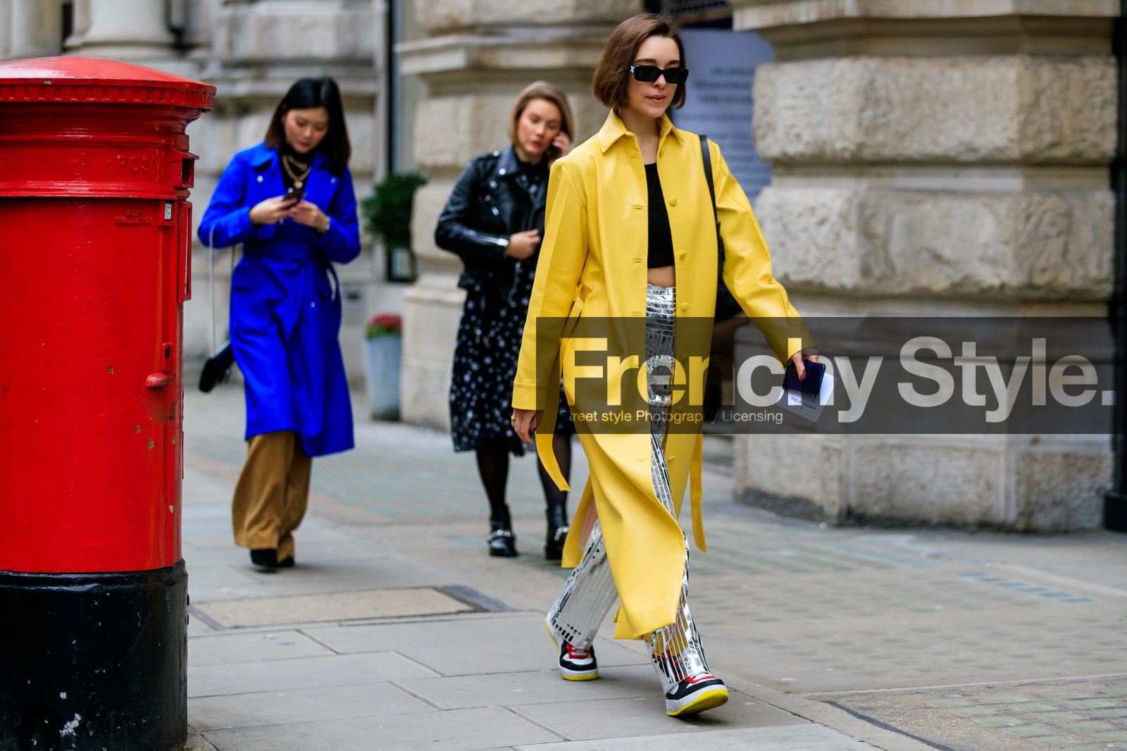 glitter, leather coat, leather shoes, shiny pants, silver pants, sunglasses, trousers, white sneakers, yellow coat, street style, jonathan paciullo, FW, frenchystyle, fashion week, LFW, LONDON, AUTUMN WINTER 2019-2020, AW 19-20, FW 19-20, FALL WINTER 2019-2020, horizontal, atmosphere details, full length