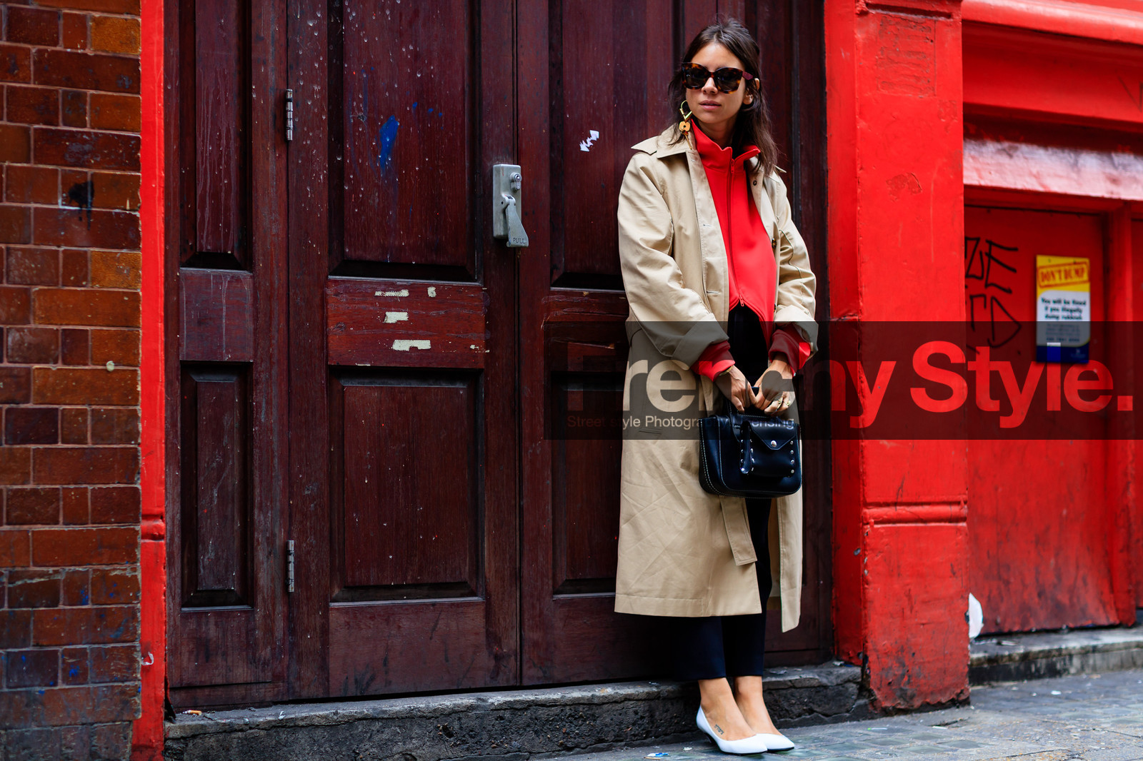 atmosphere details, beige coat, black bag, black pants, earrings, fashion week, frenchystyle, full length, FW, golden jewelry, horizontal, jonathan paciullo, leather bag, leather shoes, LFW, LONDON, louis vuitton, natasha goldenberg, red sweater, SPRING SUMMER 2017, SS 17, street style, sunglasses, trench coat, trousers, white shoes, woman