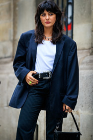 black jacket, black pants, oversize jacket, striped jacket, white t-shirt, black leather belt, silvered buckle belt, cowboy belt, belted pants, striped pants, neon yellow ring, chain ring, maria bernad, fashion week, frenchystyle, FW, jonathan paciullo, street style, PFW, PARIS, SPRING SUMMER 2022, SS 22, vertical, atmosphere details, detail