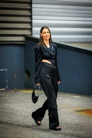 assymetric suit, black suit, cut out suit, black sandals, black handbag, coperni, alice & j.s, alice barbier, street style, jonathan paciullo, FW, frenchystyle, fashion week, AUTUMN WINTER 2022-2023, FALL WINTER 2022_2023, FW 22-23, PFW, PARIS, full length, vertical